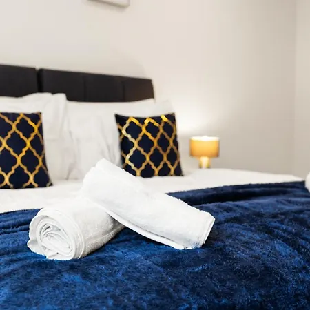 62 Percent Off- Long - Centre - Perfect For Relocations, Business, Families And Leisure! Book Today At Premium Executive Serviced Apartments- 2 Bed - Arden Gate, Free Wi-fi *