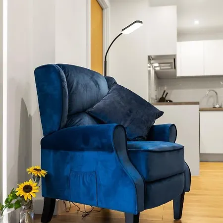 62 Percent Off- Long - Centre - Perfect For Relocations, Business, Families And Leisure! Book Today At Premium Executive Serviced Apartments- 2 Bed - Arden Gate, Free Wi-fi Appartement