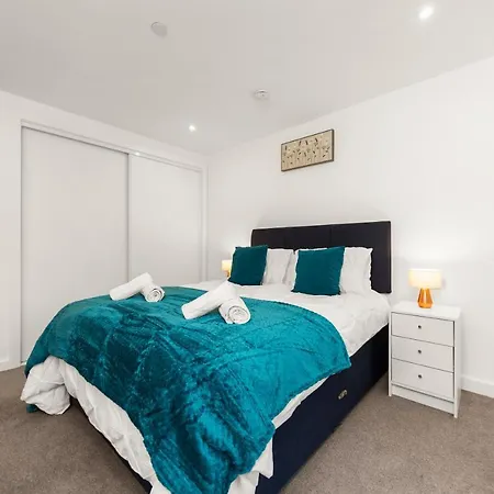 62 Percent Off- Long - Centre - Perfect For Relocations, Business, Families And Leisure! Book Today At Premium Executive Serviced Apartments- 2 Bed - Arden Gate, Free Wi-fi Appartement