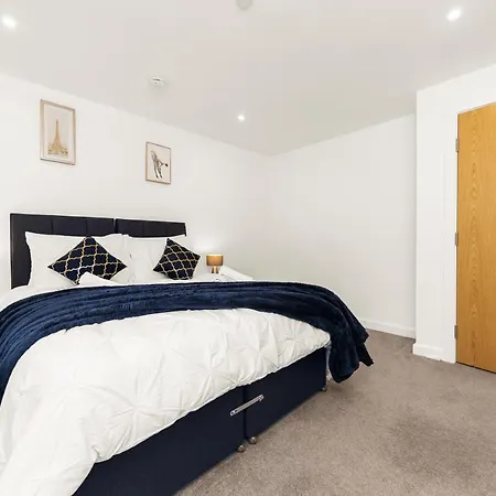 Appartement 62 Percent Off- Long - Centre - Perfect For Relocations, Business, Families And Leisure! Book Today At Premium Executive Serviced Apartments- 2 Bed - Arden Gate, Free Wi-fi *