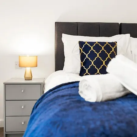 62 Percent Off- Long - Centre - Perfect For Relocations, Business, Families And Leisure! Book Today At Premium Executive Serviced Apartments- 2 Bed - Arden Gate, Free Wi-fi *