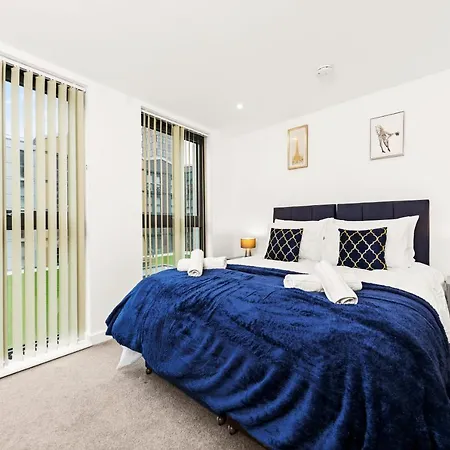 Appartement 62 Percent Off- Long - Centre - Perfect For Relocations, Business, Families And Leisure! Book Today At Premium Executive Serviced Apartments- 2 Bed - Arden Gate, Free Wi-fi