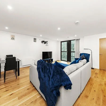 62 Percent Off- Long - Centre - Perfect For Relocations, Business, Families And Leisure! Book Today At Premium Executive Serviced Apartments- 2 Bed - Arden Gate, Free Wi-fi
