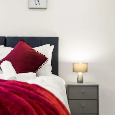 62 Percent Off- Long - Centre - Perfect For Relocations, Business, Families And Leisure! Book Today At Premium Executive Serviced Apartments- 2 Bed - Arden Gate, Free Wi-fi * Birmingham