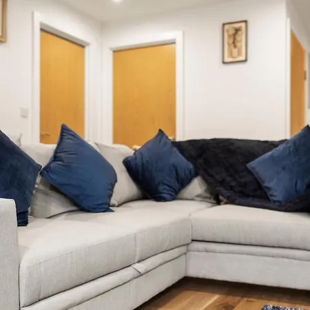 62 Percent Off- Long - Centre - Perfect For Relocations, Business, Families And Leisure! Book Today At Premium Executive Serviced Apartments- 2 Bed - Arden Gate, Free Wi-fi