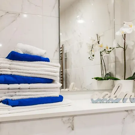 62 Percent Off- Long - Centre - Perfect For Relocations, Business, Families And Leisure! Book Today At Premium Executive Serviced Apartments- 2 Bed - Arden Gate, Free Wi-fi Appartement *